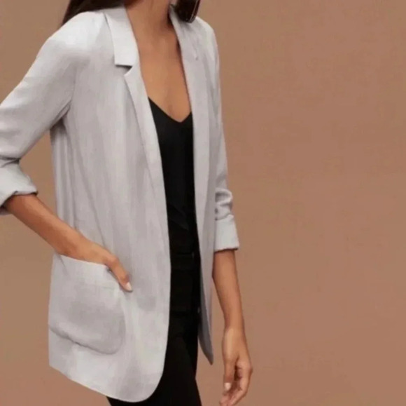 Aritzia Talula Women's Kent lightweight Classy Casual Blazer Light Grey Size 2. - Picture 7 of 12